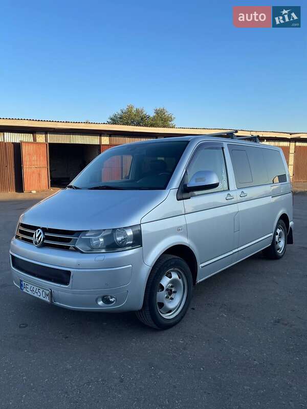 Минивэн Volkswagen Multivan 2012 в 