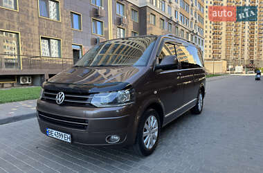 Минивэн Volkswagen Multivan 2010 в 