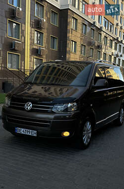 Минивэн Volkswagen Multivan 2010 в 