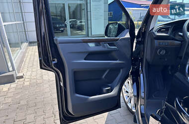 Минивэн Volkswagen Multivan 2023 в 
