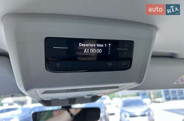 Минивэн Volkswagen Multivan 2023 в 