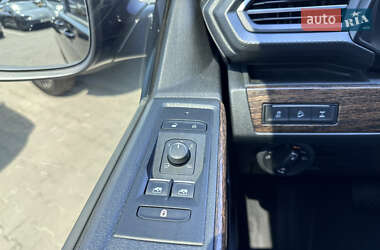 Минивэн Volkswagen Multivan 2023 в 