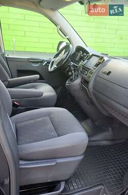 Мінівен Volkswagen Multivan 2015 в 