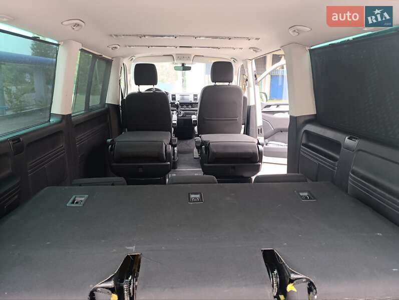 Минивэн Volkswagen Multivan 2017 в Долине