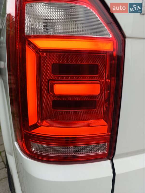 Минивэн Volkswagen Multivan 2017 в Долине фото 26 Минивэн Volkswagen Multivan 2017 в Долине