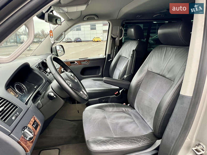 Минивэн Volkswagen Multivan 2011 в Киеве
