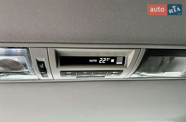 Мінівен Volkswagen Multivan 2011 в 