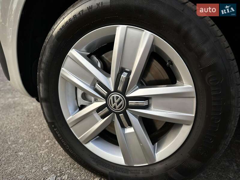 Минивэн Volkswagen Multivan 2020 в Киеве