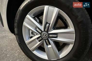 Мінівен Volkswagen Multivan 2020 в 