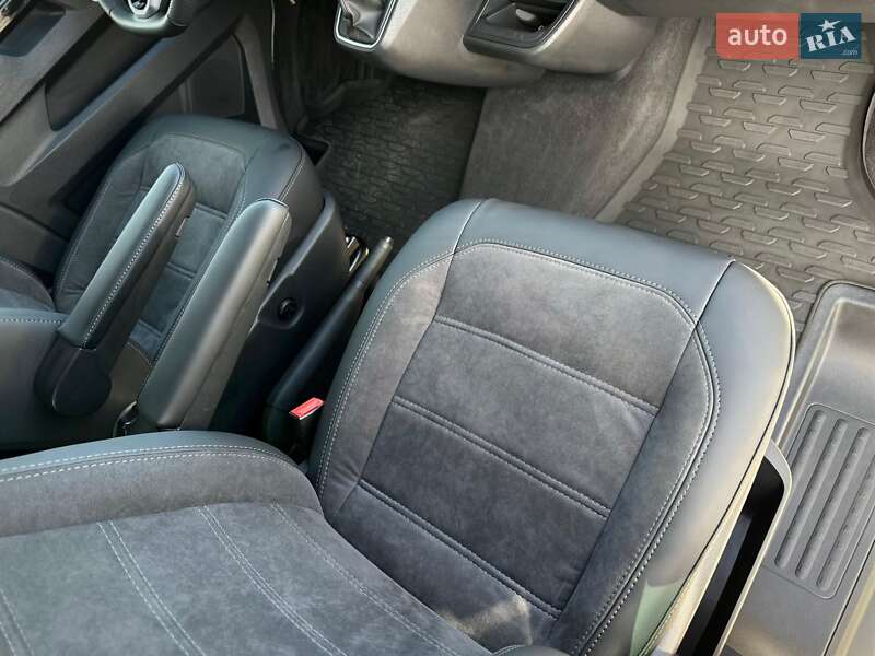 Минивэн Volkswagen Multivan 2020 в Киеве