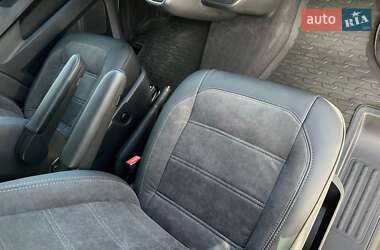 Мінівен Volkswagen Multivan 2020 в 