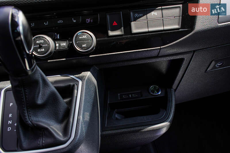 Мінівен Volkswagen Multivan 2020 в Житомирі