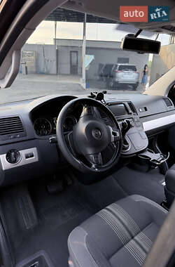 Мінівен Volkswagen Multivan 2012 в 