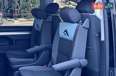 Мінівен Volkswagen Multivan 2013 в 