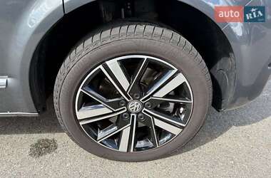 Минивэн Volkswagen Multivan 2024 в 