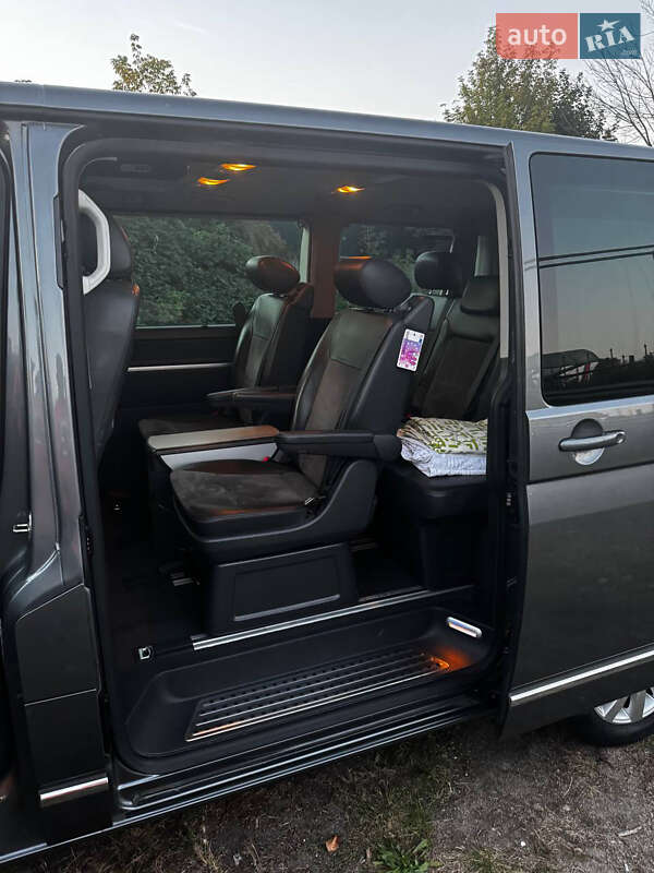 Минивэн Volkswagen Multivan 2010 в Киеве
