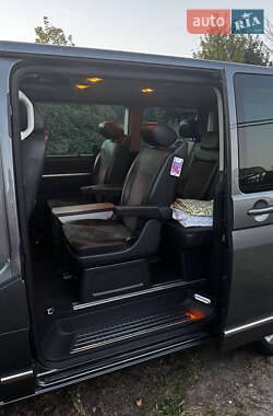 Мінівен Volkswagen Multivan 2010 в 