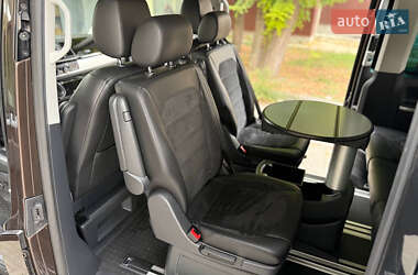 Минивэн Volkswagen Multivan 2016 в 