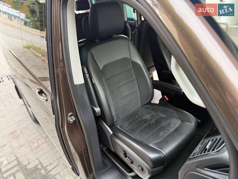 Минивэн Volkswagen Multivan 2016 в Днепре
