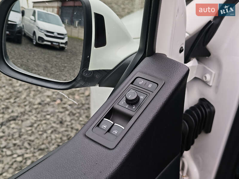 Минивэн Volkswagen Multivan 2019 в Луцке