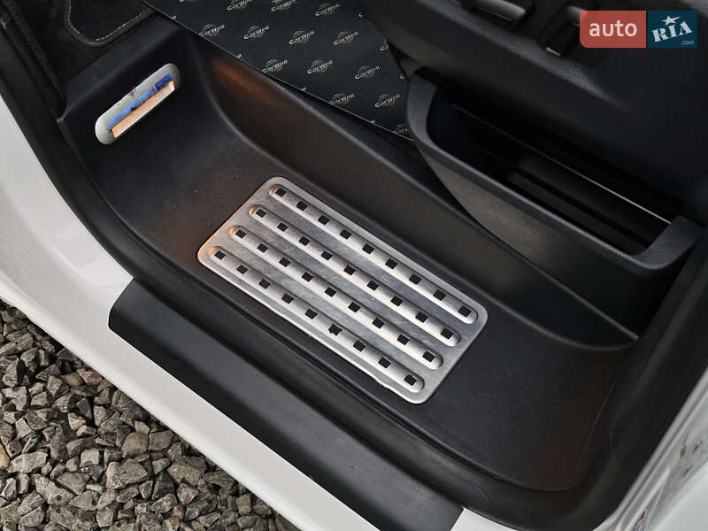 Минивэн Volkswagen Multivan 2019 в Луцке