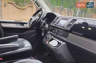 Мінівен Volkswagen Multivan 2017 в 
