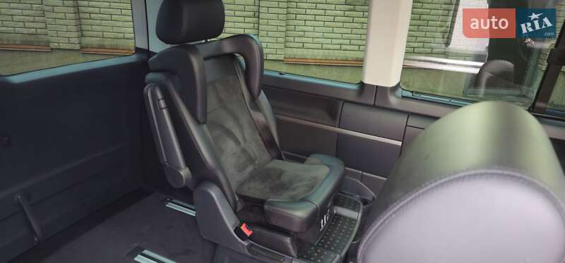 Минивэн Volkswagen Multivan 2017 в Хмельницком