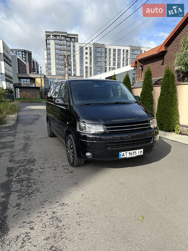 Минивэн Volkswagen Multivan 2012 в 