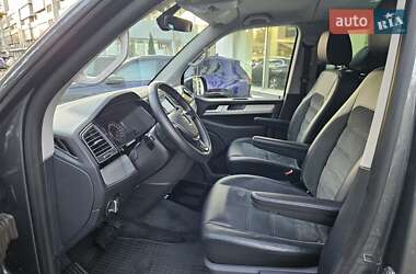 Мінівен Volkswagen Multivan 2015 в 