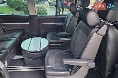 Мінівен Volkswagen Multivan 2015 в 