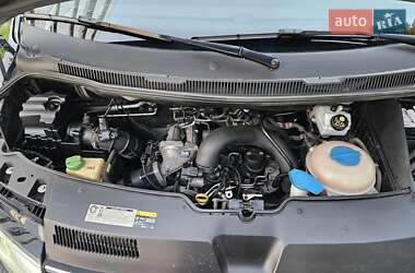 Мінівен Volkswagen Multivan 2015 в 