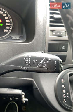 Мінівен Volkswagen Multivan 2012 в  фото 17 Мінівен Volkswagen Multivan 2012 в