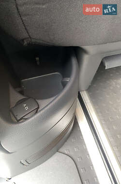 Мінівен Volkswagen Multivan 2012 в  фото 26 Мінівен Volkswagen Multivan 2012 в