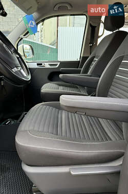 Мінівен Volkswagen Multivan 2015 в 