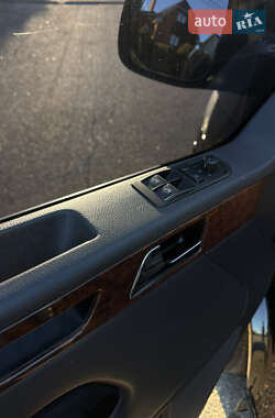 Мінівен Volkswagen Multivan 2012 в 