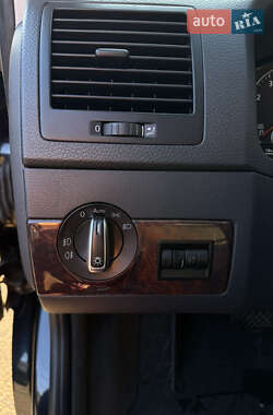Мінівен Volkswagen Multivan 2012 в 