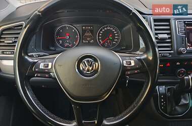 Мінівен Volkswagen Multivan 2016 в 