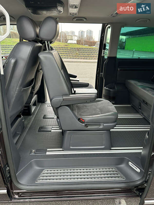 Мінівен Volkswagen Multivan 2012 в Києві