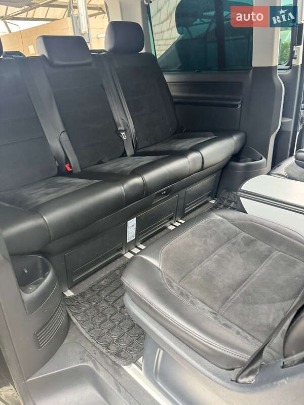 Минивэн Volkswagen Multivan 2016 в Виноградове