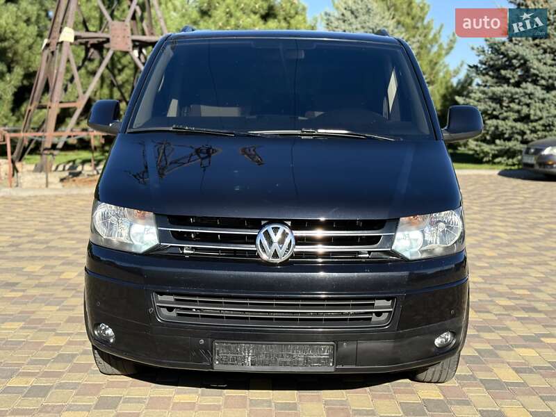 Мінівен Volkswagen Multivan 2013 в Дніпрі
