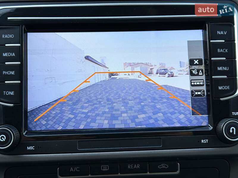 Мінівен Volkswagen Multivan 2013 в Дніпрі