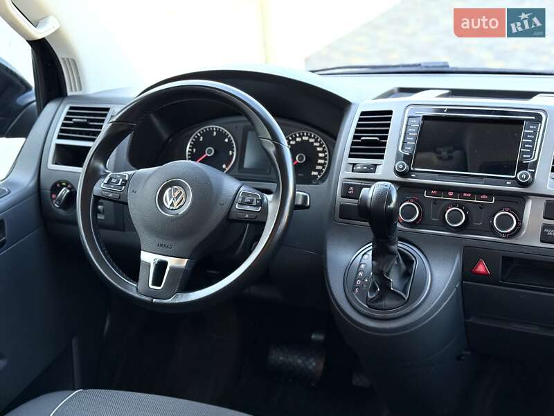 Мінівен Volkswagen Multivan 2013 в Дніпрі