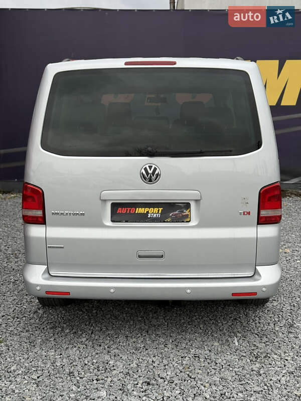 Мінівен Volkswagen Multivan 2011 в Стрию