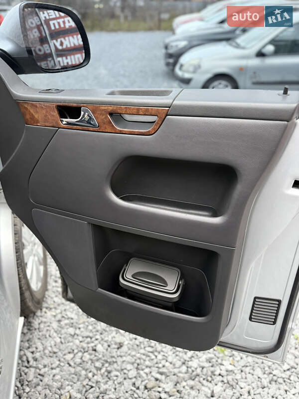 Мінівен Volkswagen Multivan 2011 в Стрию