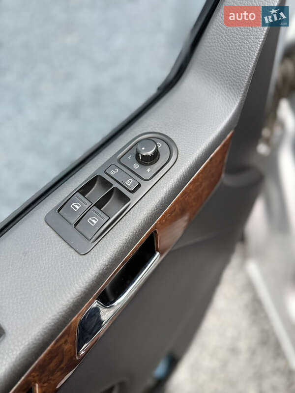 Мінівен Volkswagen Multivan 2011 в Стрию