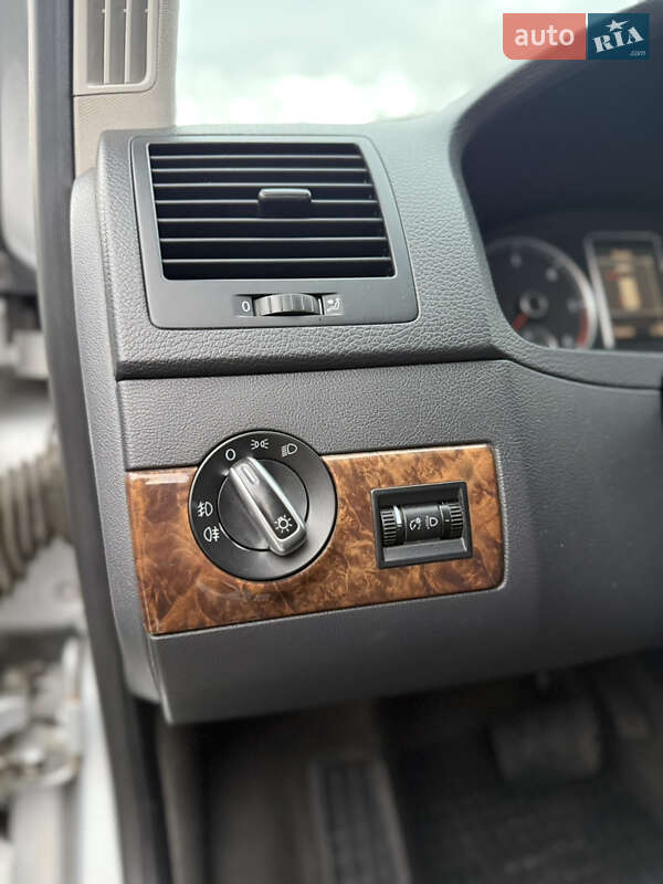 Мінівен Volkswagen Multivan 2011 в Стрию