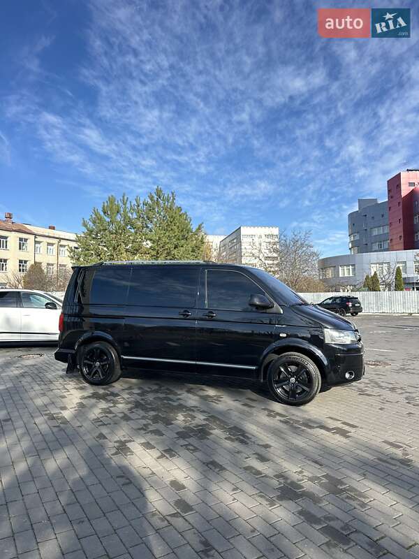 Минивэн Volkswagen Multivan 2011 в Киеве