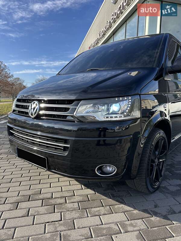 Минивэн Volkswagen Multivan 2011 в Киеве