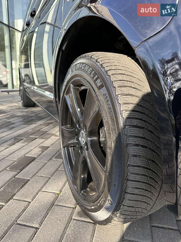 Минивэн Volkswagen Multivan 2011 в Киеве