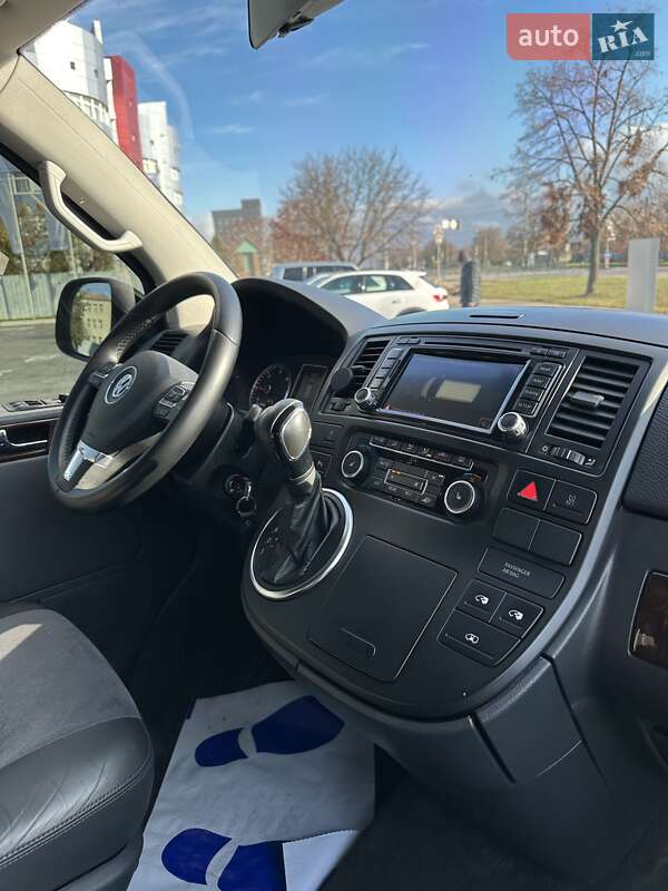 Минивэн Volkswagen Multivan 2011 в Киеве